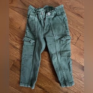 BABY GAP - Olive Cargo “Just like Mom Jean”